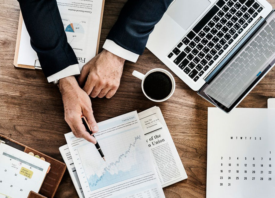 fe-2column-finance-desk